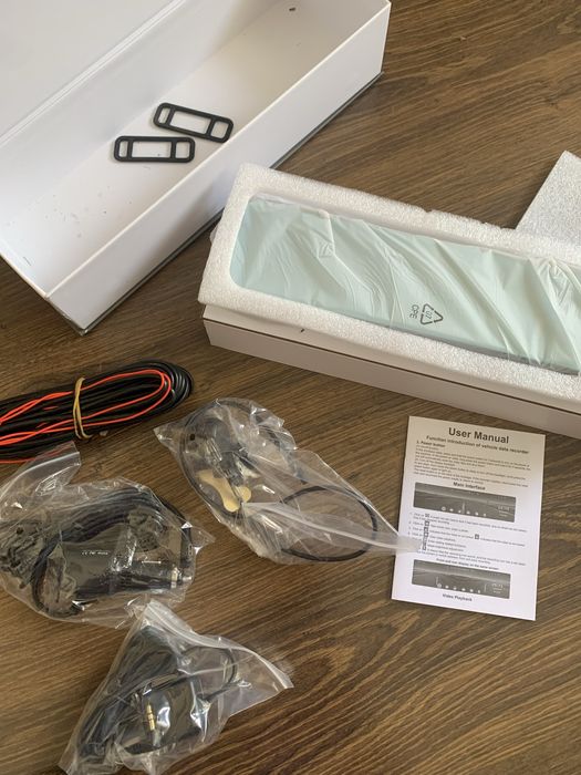 Черный видеорегистратор с коробкой в пленке