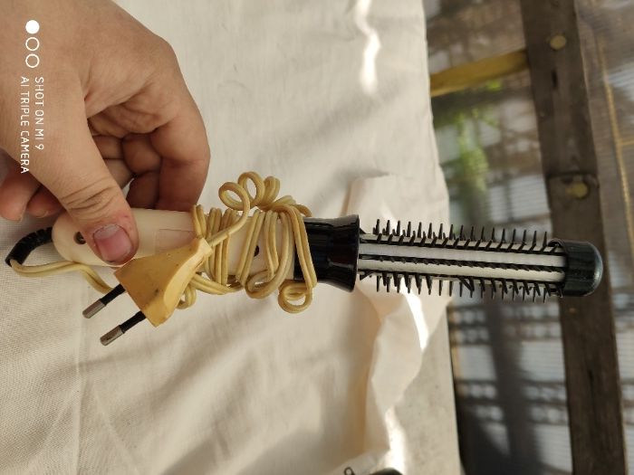 электро фен для укладки и сушки волос.