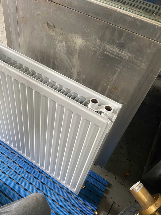 Grzejnik 60x60x10 CV22 dolny prawy