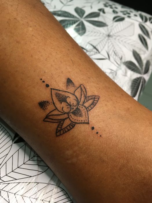 Tattoo fine line