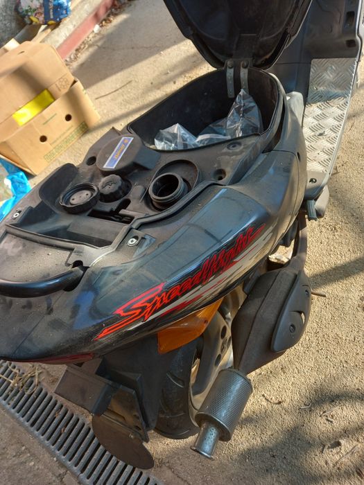 Acelera/ scooter.
