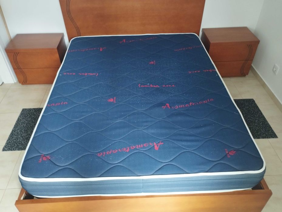 Cama de casal completa em madeira maciça