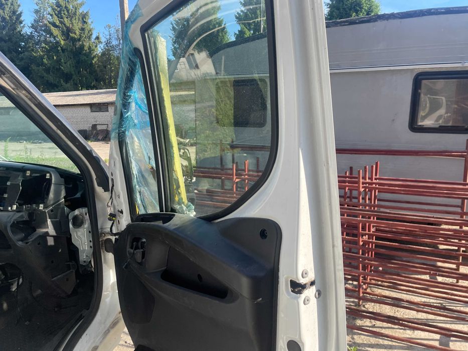 Двері передні праві Iveco Daily 2014-2020