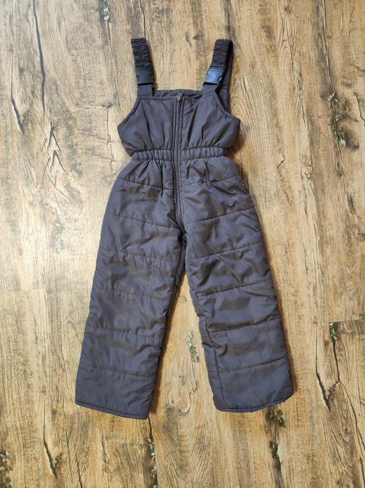 Напів комбенізон Було 1 прання, слідів носки та дефектів нема
Сезон -