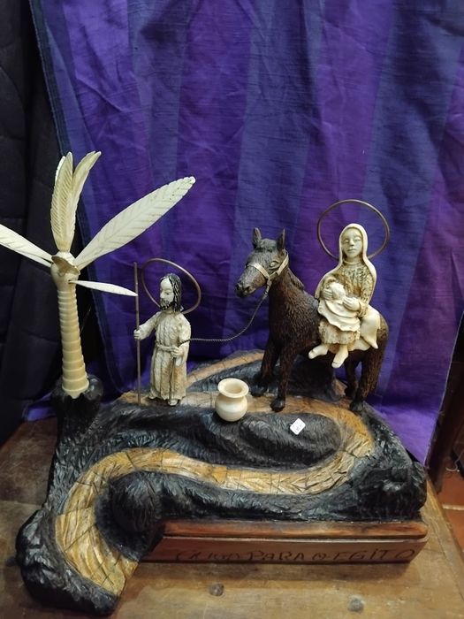 A fuga para Egito escultura secxix  em materiais e madeiras nobres e p