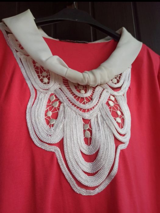 Piękna elegancka bluzka w kolorze fuksji ze zdobieniem r 48