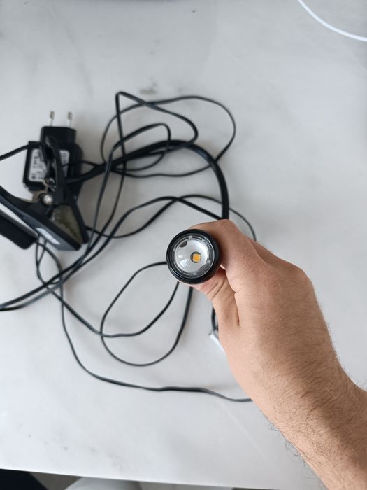 Candeeiro LED com mola