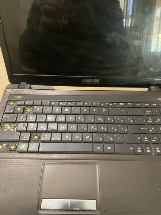 Ноутбук Asus состояние на фото