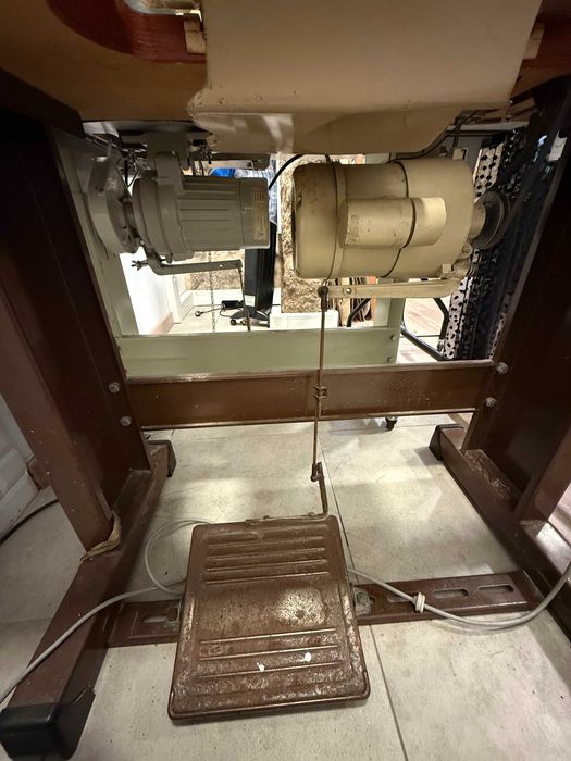 Máquina de Costura Industrial Pfaff – Máquina Profissional com Mesa