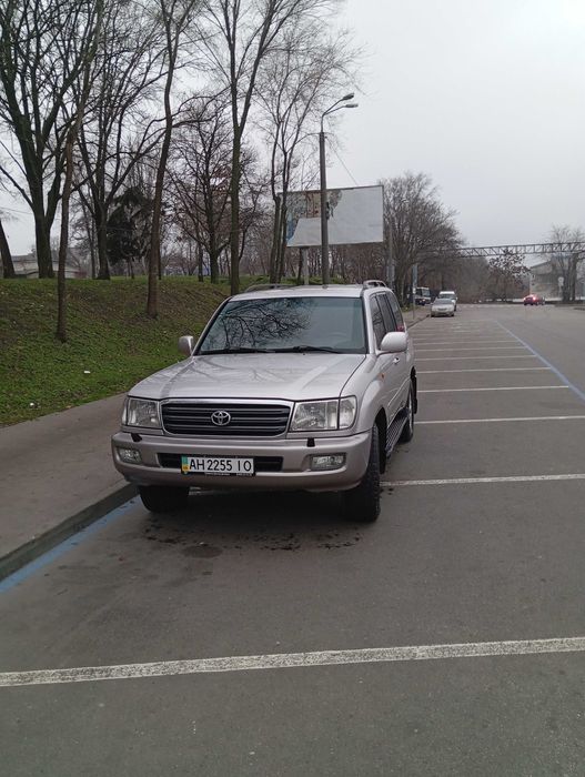 Toyota Land Cruiser 100