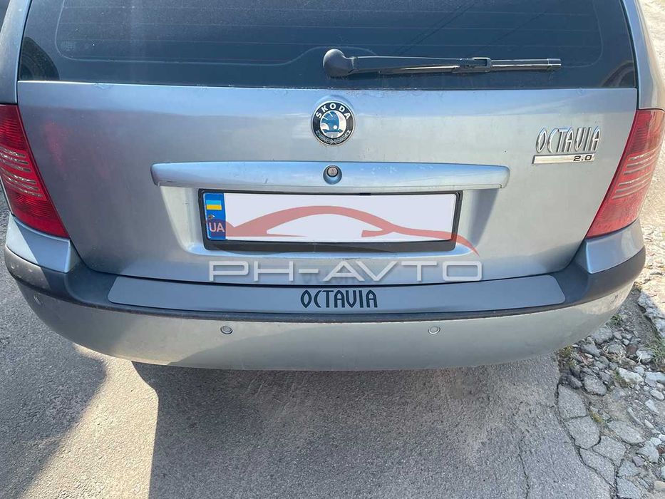 Накладка на задний бампер Skoda Octavia Tour універсал хром