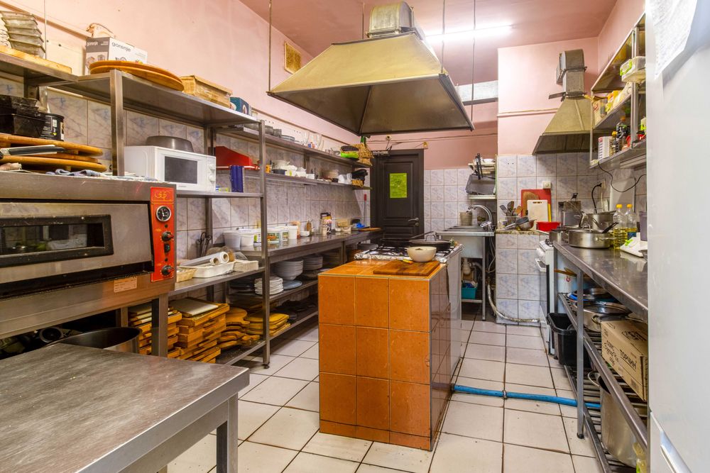 Приміщення Комерція Фасадний вхід вул.Драгана ( СИХІВ )