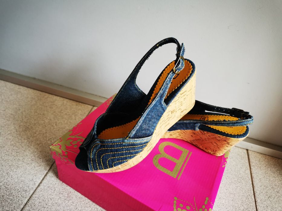 Sapatos - sandálias 35