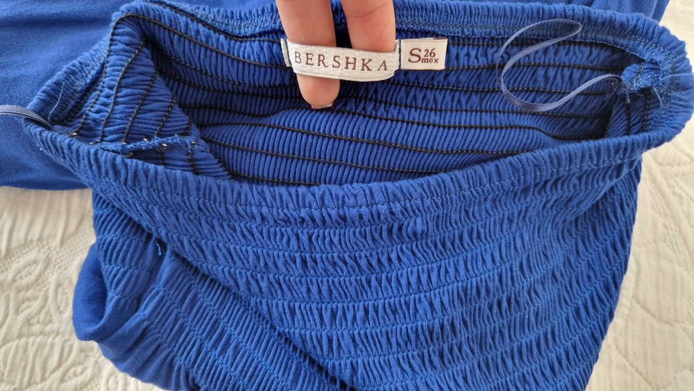 Macacão azul, marca Bershka, tamanho S, novo