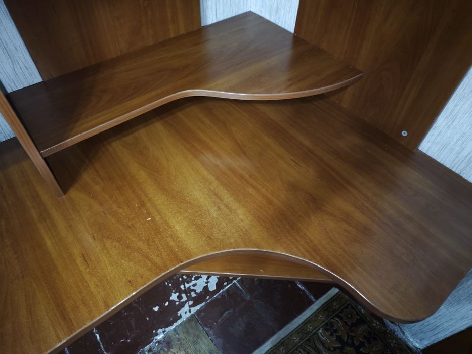 Комп'ютерний стіл