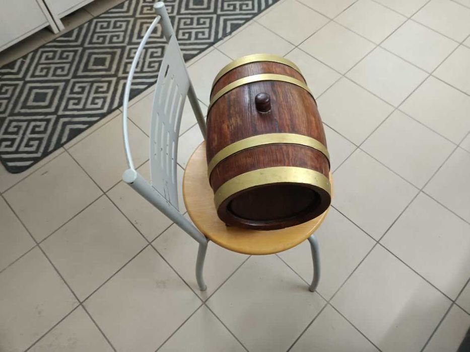 Sprzedam beczkę drewnianą