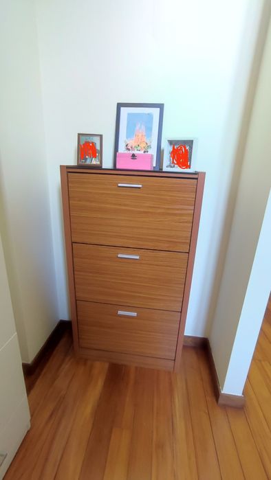 Sapateira moderna com muita arrumação