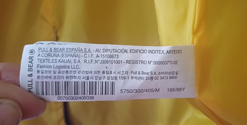 Impermeável Pull&Bear azul e amarelo