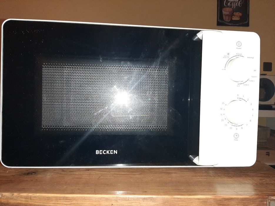 Micro ondas Becken 20L