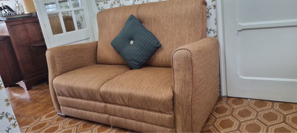 Sofá em tecido lavavel de 2 lugares