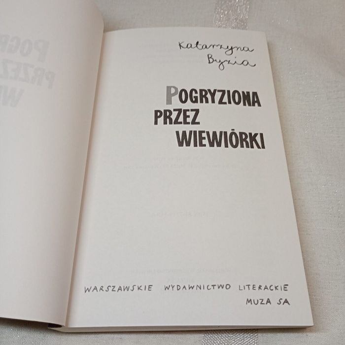 Pogryziona przez wiewiórki. Katarzyna Byzia