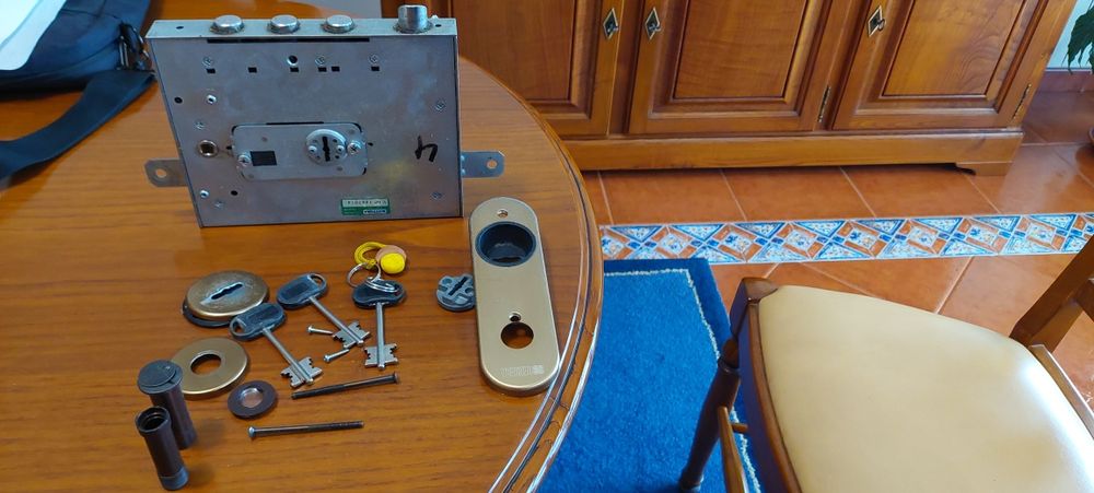 Fechadura de porta blindada