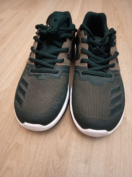 Tênis Nike pretos .