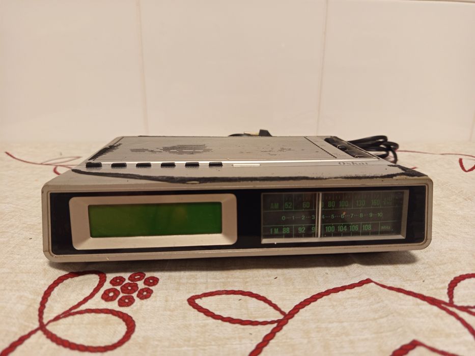 Rádio-Relógio Vintage Oskar - Estilo Retro
