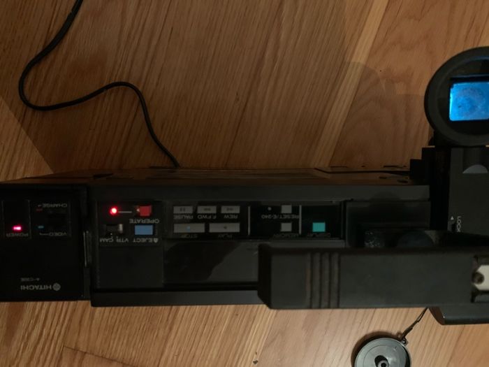 Camara de filmar Antiga - Hitachi + suporte