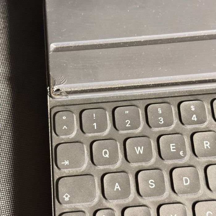 Продаю оригинальный Apple iPad Smart Keyboard Folio для iPad Air и iPad Pro 11