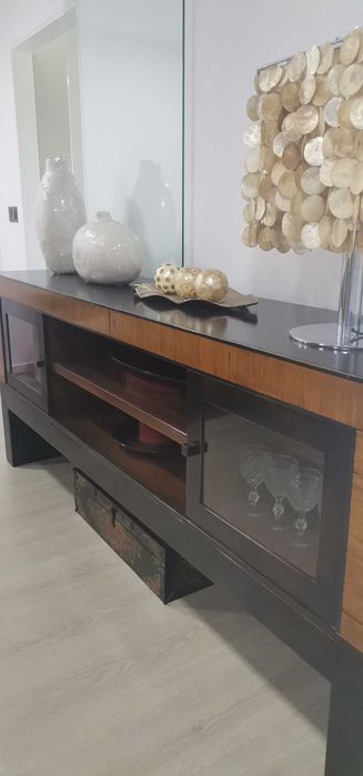 Aparador oriental em excelente estado