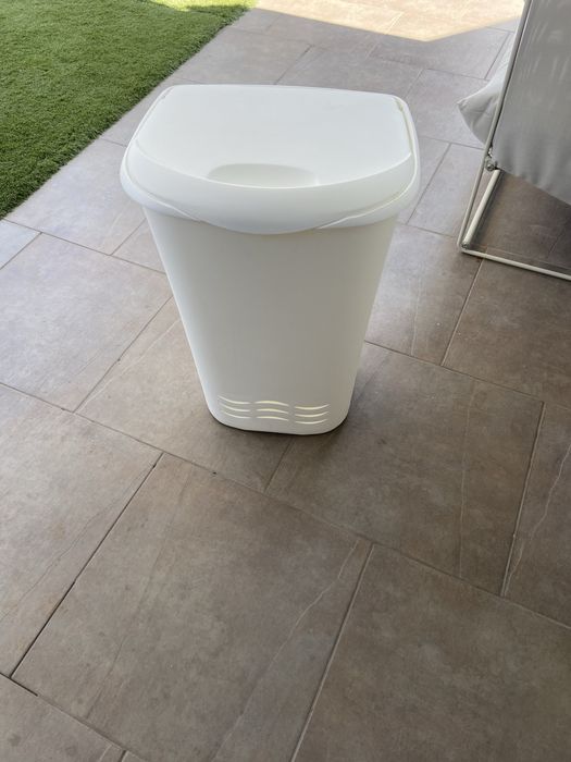 Cesto de roupa 70 litros como novo