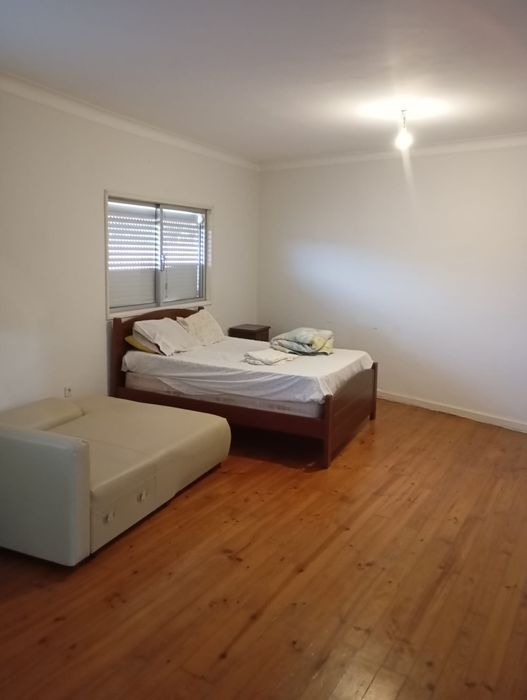 Alugo quarto grande