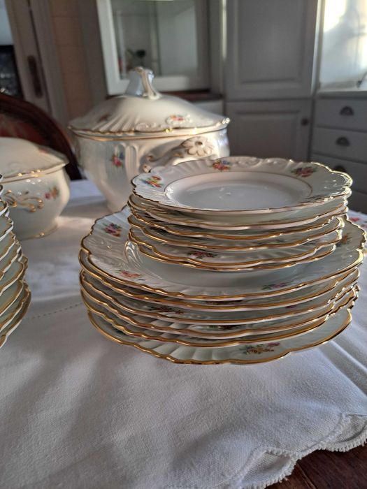 Conjunto para mesa de Jantar Porcelana, Toalha Linho e copos cristal