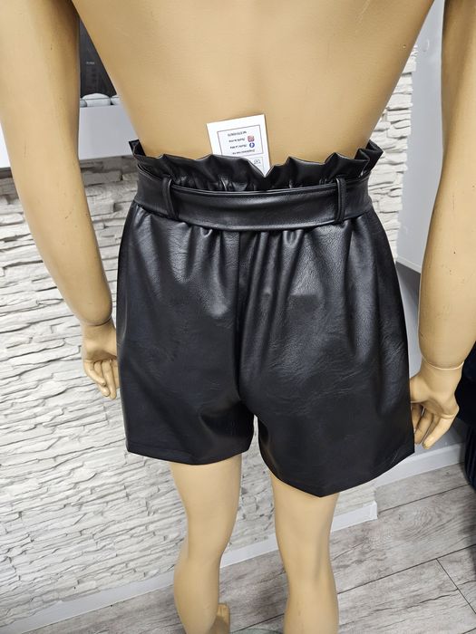 Nowe szorty z metką eko skóra z paskiem rozm M