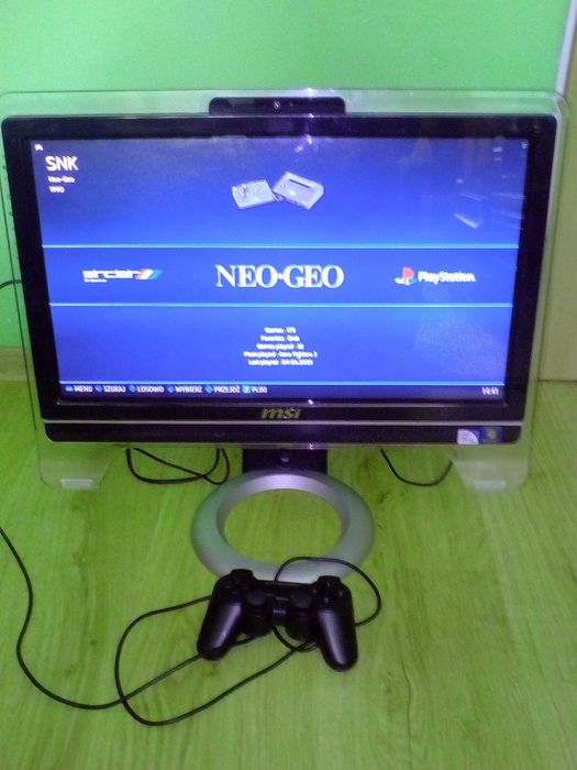 Konsola 22 cale z ok.10 tys. gier + pad + kable