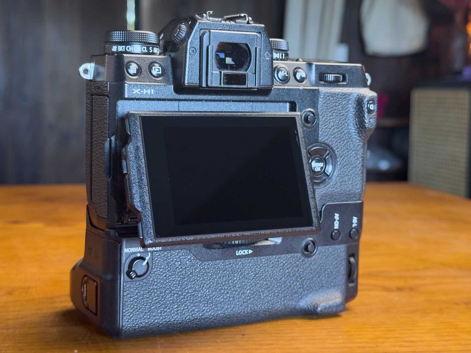 FujiFilm X-H1 + vertical Grip VPB-XH1 + 3 baterias