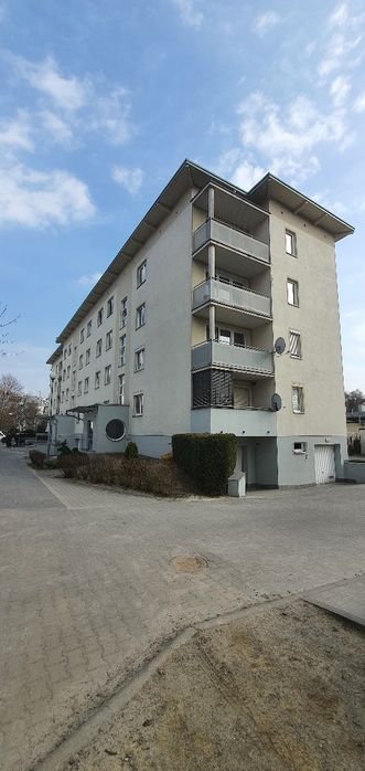 Garaż ul. Obywatelska 20.80m²+miejsce postojowe przed garażem