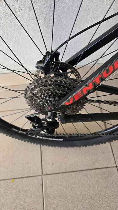 Bicicleta Mondraker Ventura preta/vermelha costumizada