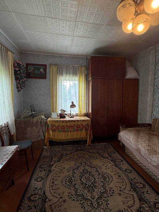 Продаж теплого будинку в смт Березне неподалік від центру