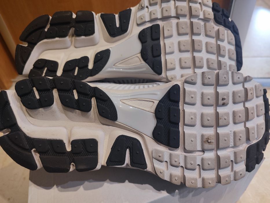 Buty sportowe  NIKE VOMERO 5  rozmiar 41