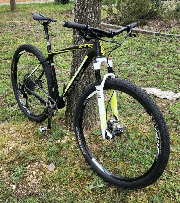 Bicicleta BTT GIANT Full Carbono