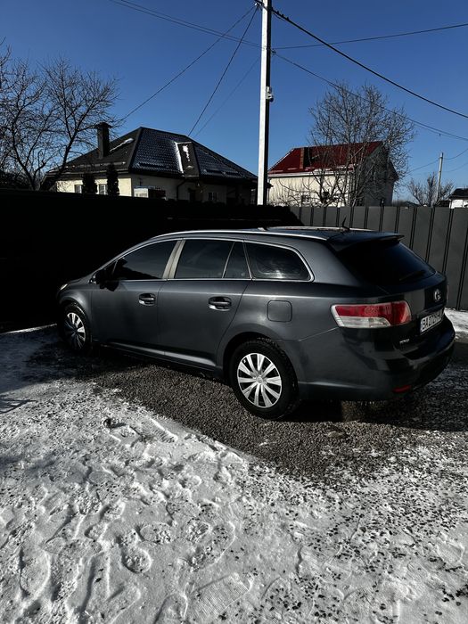 Toyota Avensis 1.8 бензин