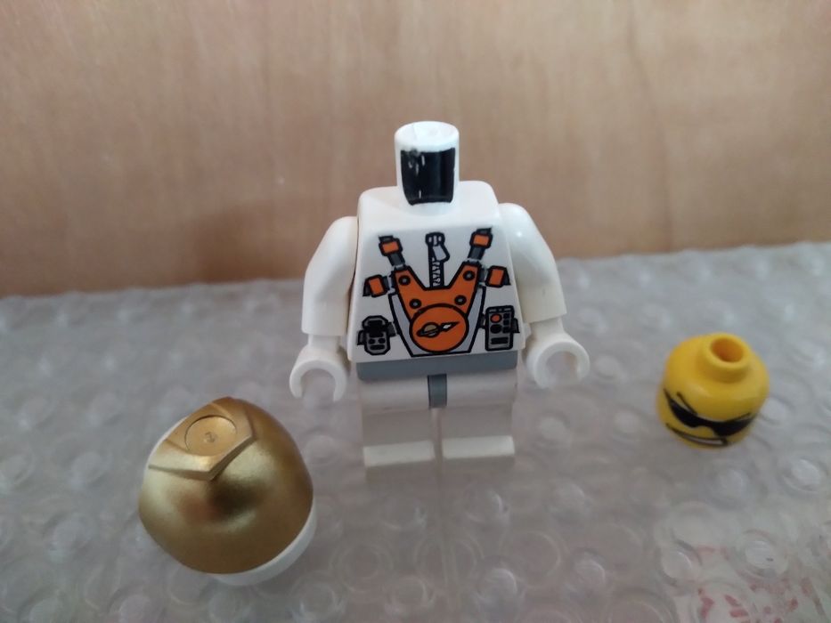 mm004 lego figurka mars mission Astronaut with Helmet and Sunglasses, Smirk, and Headset