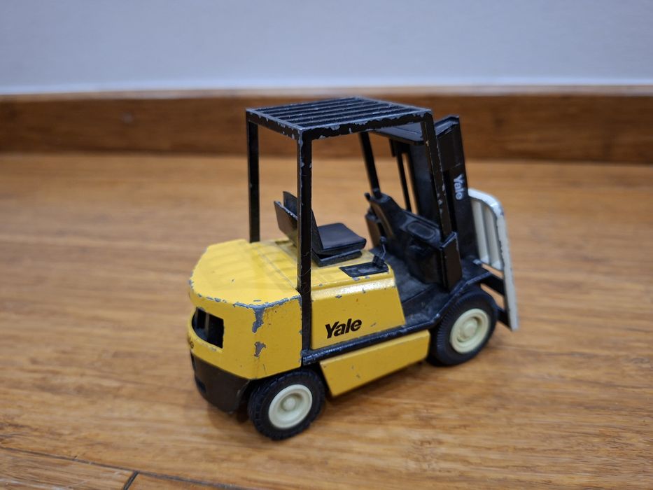 Model wózka widłowego Yale Conrad 2998 1:50 Metal Retro
