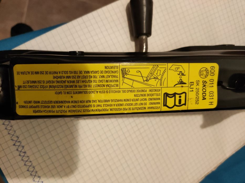 Домкрат для автомобіля Skoda, модель SK 250/252,