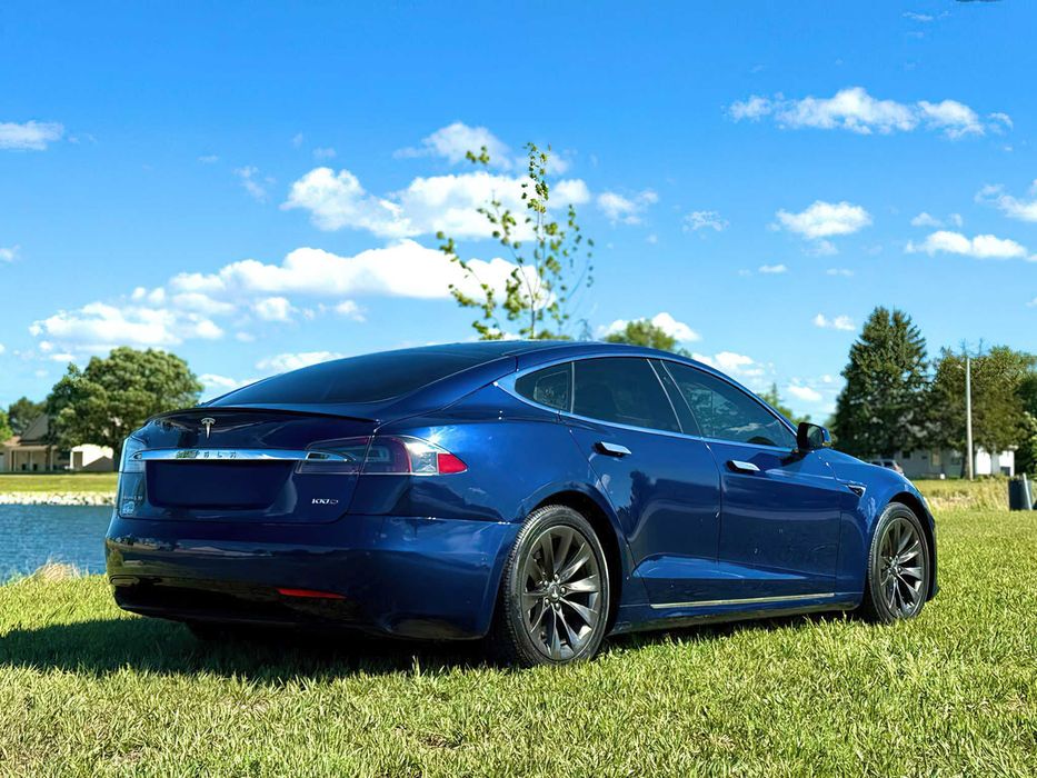 Tesla Model S 100D      2017