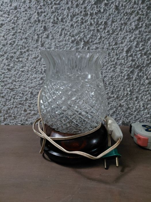 Candeeiro antigo de quarto em bom estado a funcionar bem 10€