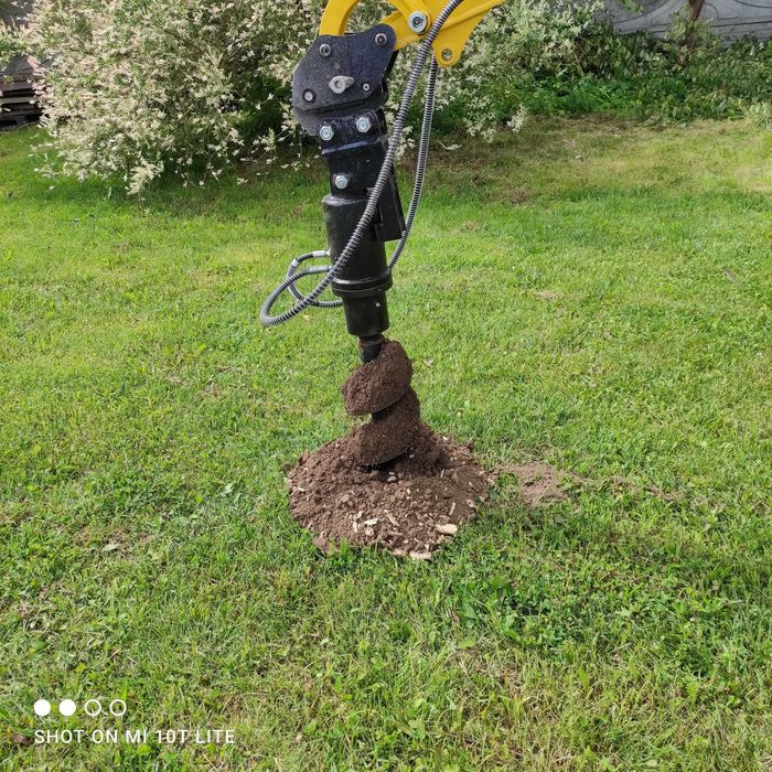 Ogrodzenia betonowe, Słupki betonowe, montaż, minikoparka, 3cx