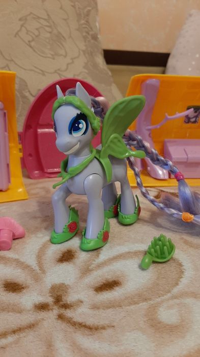 Игровой набор-сюрприз Splash Toys Ekinia Пони в конюшне с аксессуарами